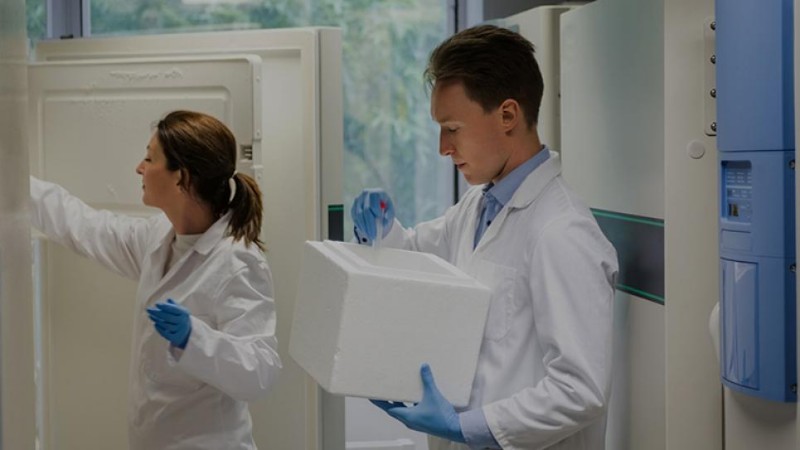 Handling refrigerated lab products