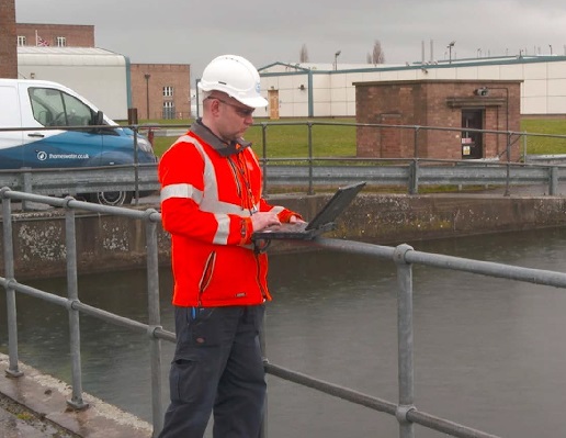 Thames Water staff using Getac V110 Rugged Notebook