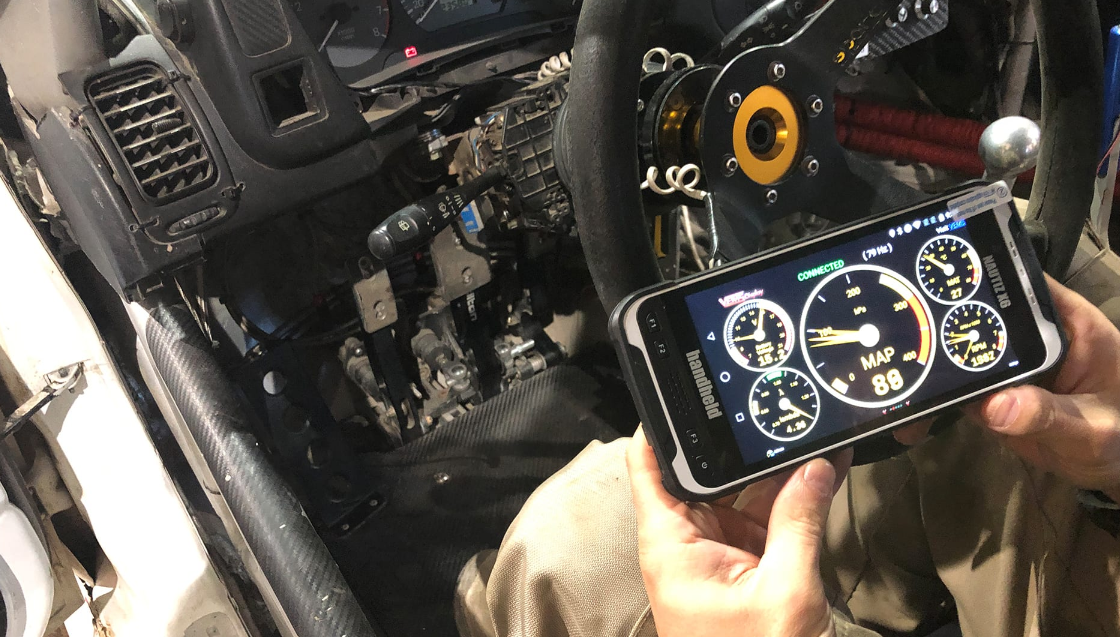 Man holding Nautix X6